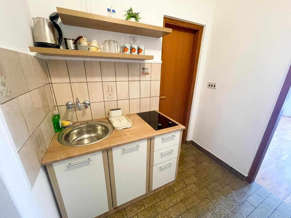 Apartmani Milan Crikvenica Exterior foto